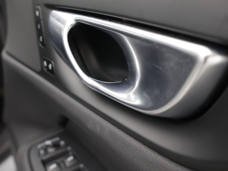 2025 (25) VOLVO V60 2.0 B4P Plus Dark 5dr Auto [7 speed] 5572860
