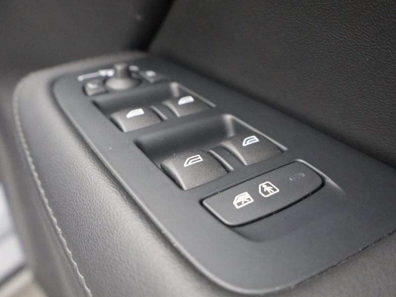 2025 (25) VOLVO V60 2.0 B4P Plus Dark 5dr Auto [7 speed] 5572859
