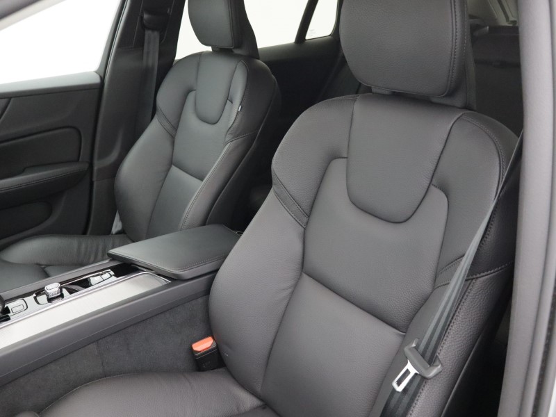 2025 (25) VOLVO V60 2.0 B4P Plus Dark 5dr Auto [7 speed] 5572867
