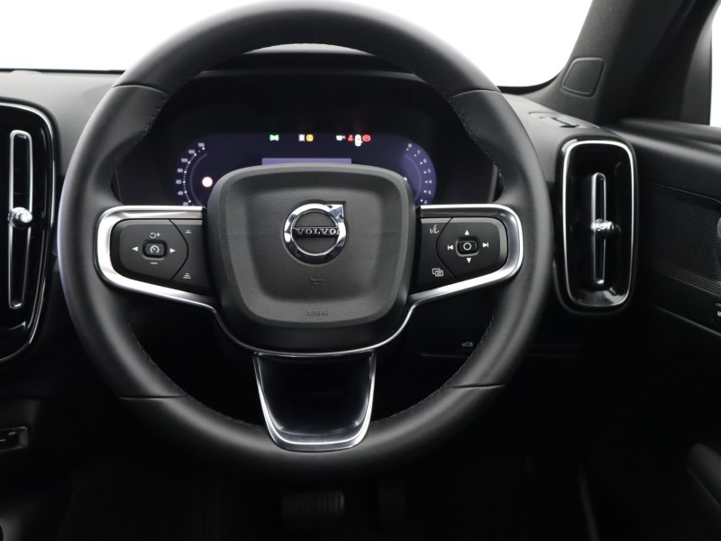 2025 (75) VOLVO XC40 2.0 B3P Plus Dark 5dr Auto 5563665