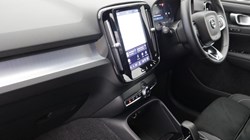 2025 (75) VOLVO XC40 2.0 B3P Plus Dark 5dr Auto 5563658