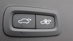2025 (75) VOLVO XC40 2.0 B3P Plus Dark 5dr Auto 5563639