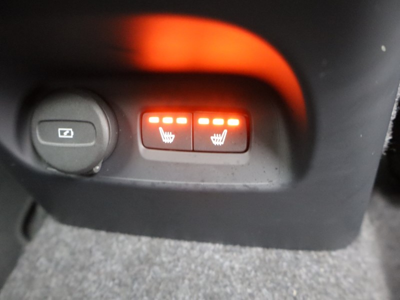 2025 (75) VOLVO XC40 2.0 B3P Plus Dark 5dr Auto 5563663