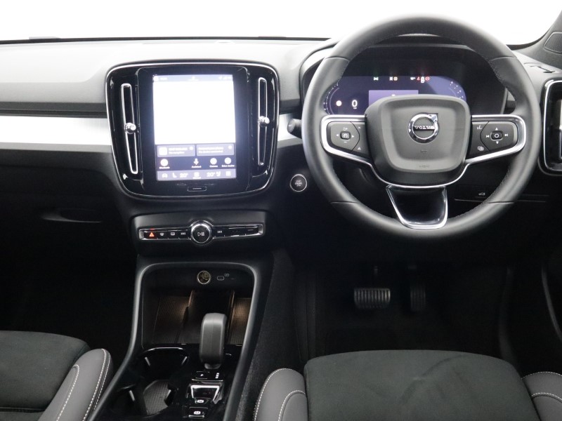 2025 (75) VOLVO XC40 2.0 B3P Plus Dark 5dr Auto 5563664