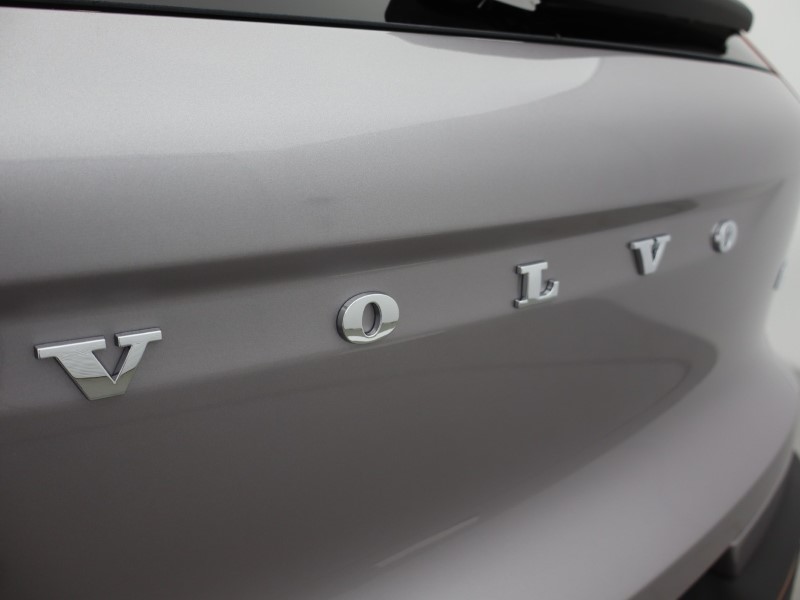 2025 (75) VOLVO XC40 2.0 B3P Plus Dark 5dr Auto 5563635