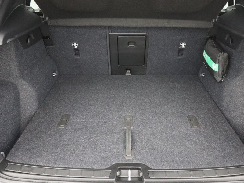 2025 (75) VOLVO XC40 2.0 B3P Plus Dark 5dr Auto 5563637