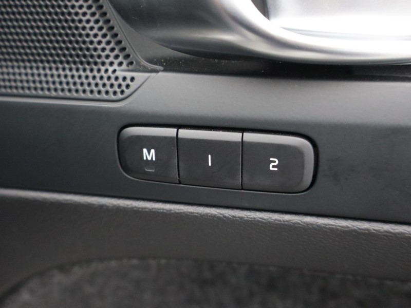 2025 (75) VOLVO XC40 2.0 B3P Plus Dark 5dr Auto 5563650