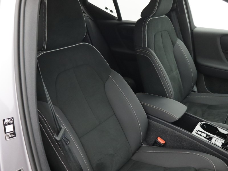 2025 (75) VOLVO XC40 2.0 B3P Plus Dark 5dr Auto 5563654