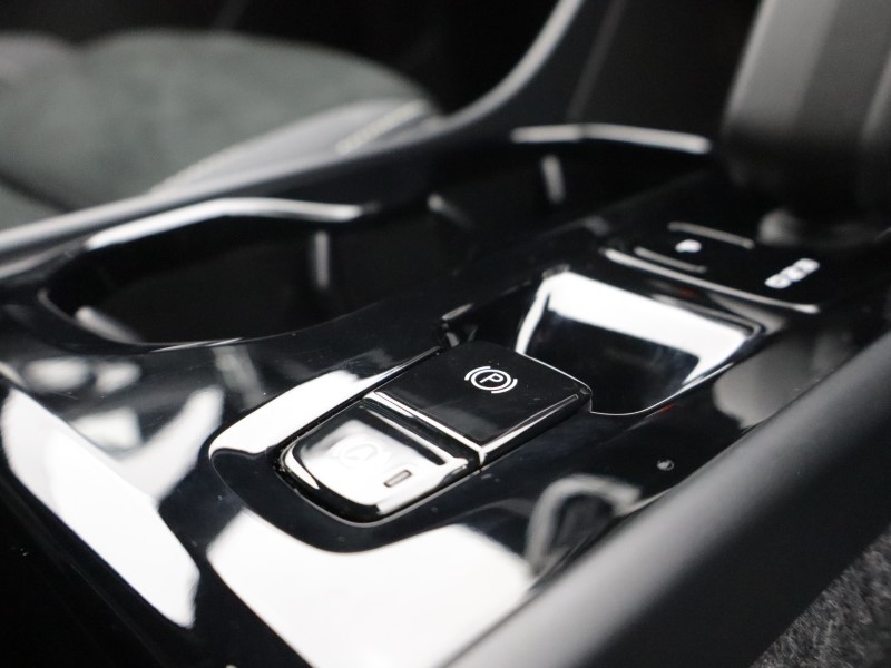 2025 (75) VOLVO XC40 2.0 B3P Plus Dark 5dr Auto 5563678