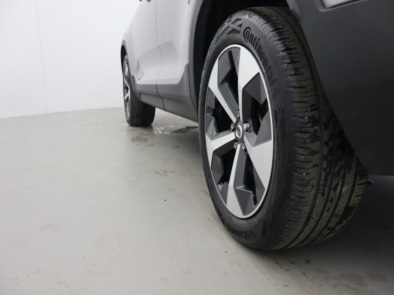 2025 (75) VOLVO XC40 2.0 B3P Plus Dark 5dr Auto 5563643