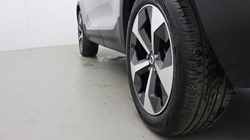 2025 (75) VOLVO XC40 2.0 B3P Plus Dark 5dr Auto 5563643
