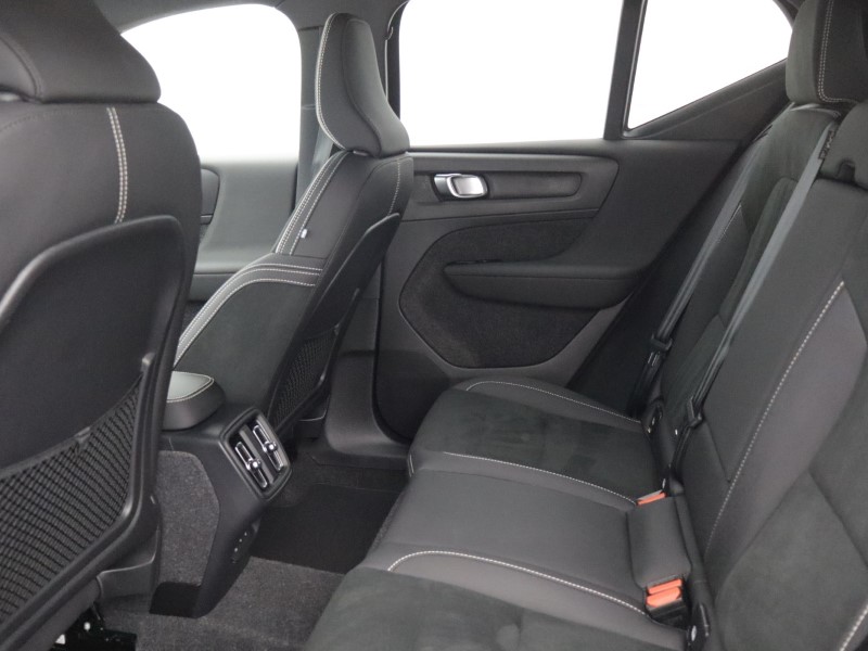 2025 (75) VOLVO XC40 2.0 B3P Plus Dark 5dr Auto 5563645