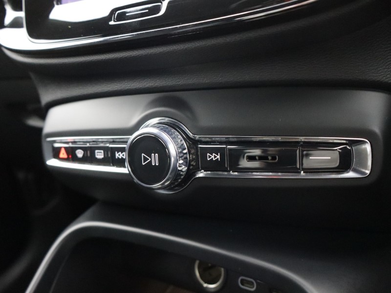 2025 (75) VOLVO XC40 2.0 B3P Plus Dark 5dr Auto 5563676
