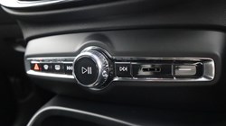 2025 (75) VOLVO XC40 2.0 B3P Plus Dark 5dr Auto 5563676