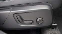 2025 (75) VOLVO XC40 2.0 B3P Plus Dark 5dr Auto 5563652