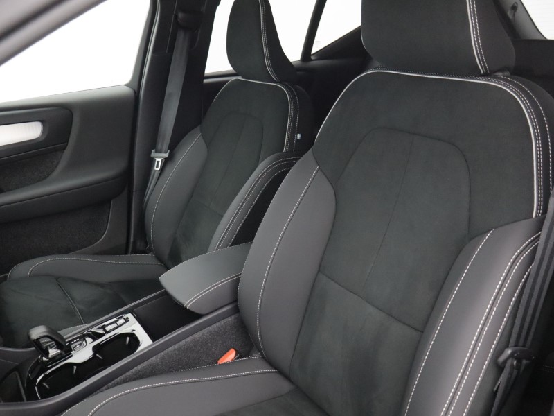 2025 (75) VOLVO XC40 2.0 B3P Plus Dark 5dr Auto 5563656