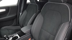 2025 (75) VOLVO XC40 2.0 B3P Plus Dark 5dr Auto 5563656