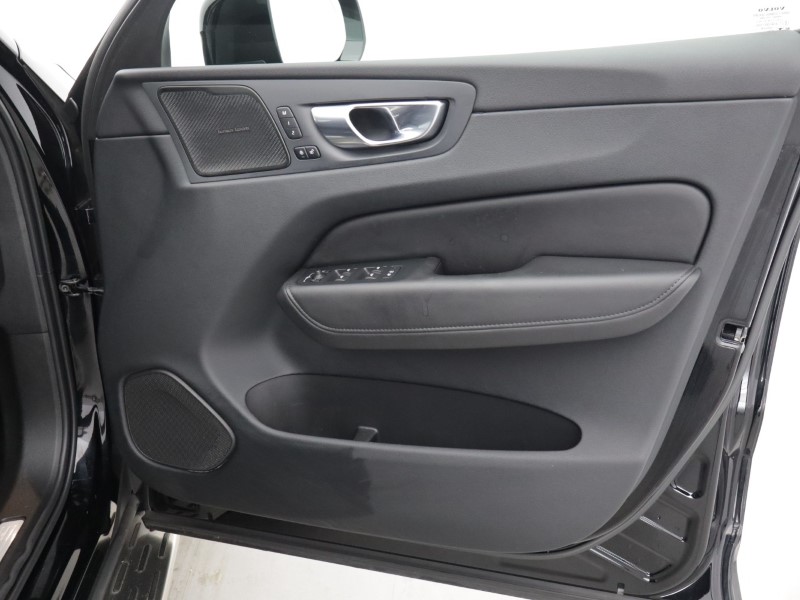 2022 (72) VOLVO XC60 2.0 B4D Plus Dark 5dr AWD Geartronic 5585477