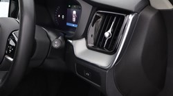 2022 (72) VOLVO XC60 2.0 B4D Plus Dark 5dr AWD Geartronic 5585482