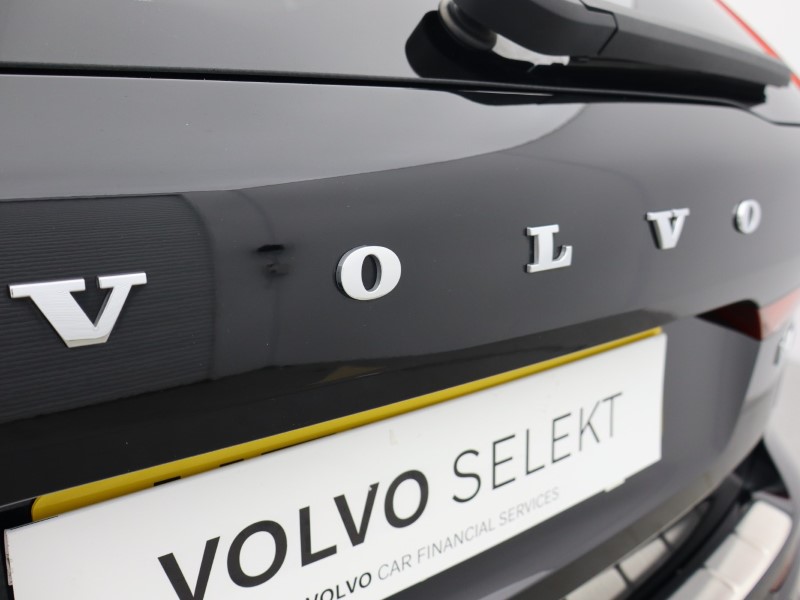 2022 (72) VOLVO XC60 2.0 B4D Plus Dark 5dr AWD Geartronic 5585466