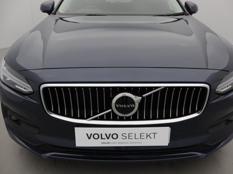 2021 (21) VOLVO V90 2.0 B4P Momentum 5dr Auto 5586497