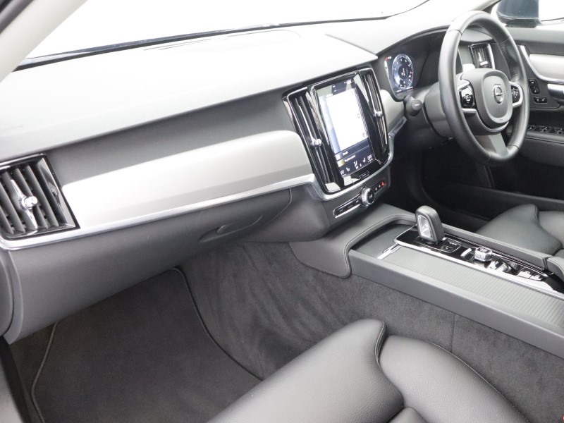 2021 (21) VOLVO V90 2.0 B4P Momentum 5dr Auto 5586525