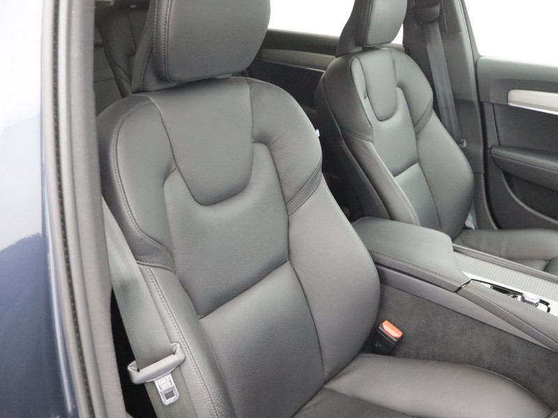 2021 (21) VOLVO V90 2.0 B4P Momentum 5dr Auto 5586522