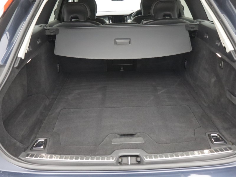 2021 (21) VOLVO V90 2.0 B4P Momentum 5dr Auto 5586503