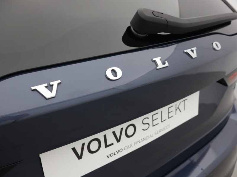 2021 (21) VOLVO V90 2.0 B4P Momentum 5dr Auto 5586501