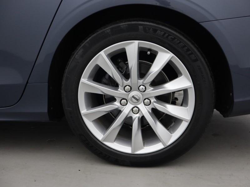2021 (21) VOLVO V90 2.0 B4P Momentum 5dr Auto 5586510