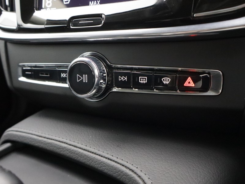 2021 (21) VOLVO V90 2.0 B4P Momentum 5dr Auto 5586539