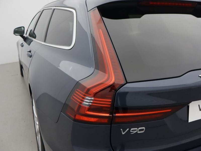 2021 (21) VOLVO V90 2.0 B4P Momentum 5dr Auto 5586500