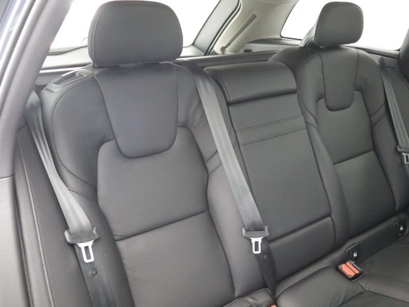 2021 (21) VOLVO V90 2.0 B4P Momentum 5dr Auto 5586528