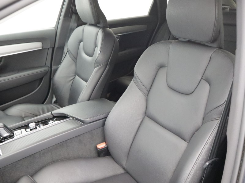 2021 (21) VOLVO V90 2.0 B4P Momentum 5dr Auto 5586524
