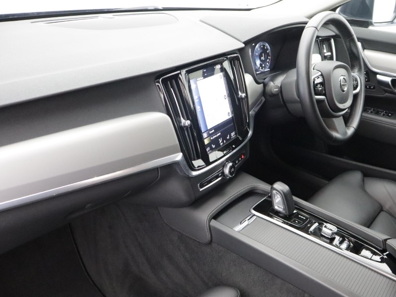 2021 (21) VOLVO V90 2.0 B4P Momentum 5dr Auto 5586526