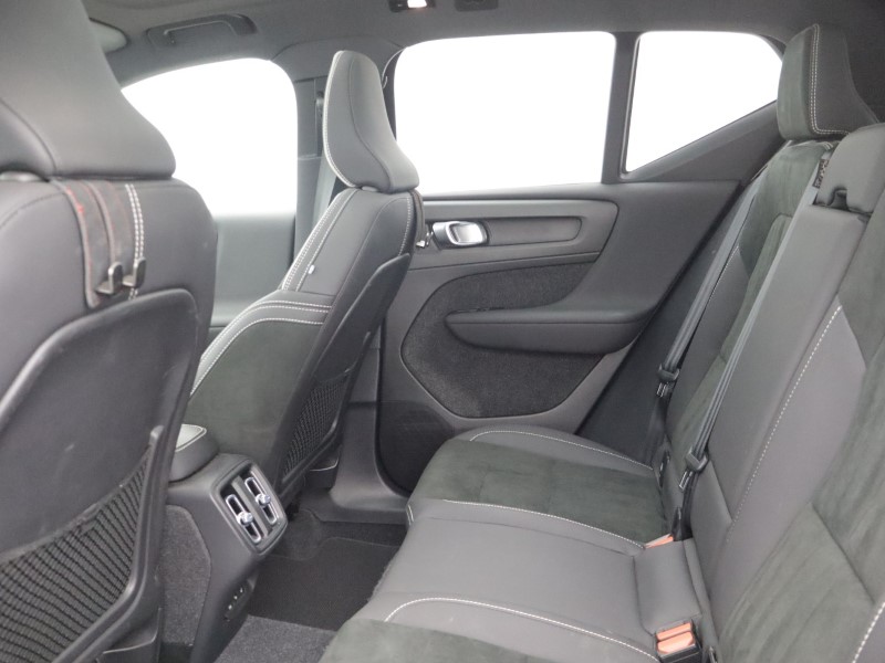 2023 (23) VOLVO XC40 2.0 B4P Ultimate Dark 5dr Auto 5561582