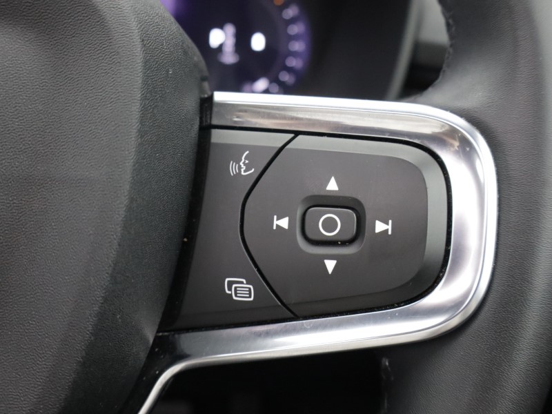 2023 (23) VOLVO XC40 2.0 B4P Ultimate Dark 5dr Auto 5561606