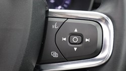 2023 (23) VOLVO XC40 2.0 B4P Ultimate Dark 5dr Auto 5561606