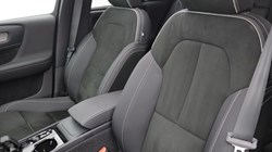 2023 (23) VOLVO XC40 2.0 B4P Ultimate Dark 5dr Auto 5561595