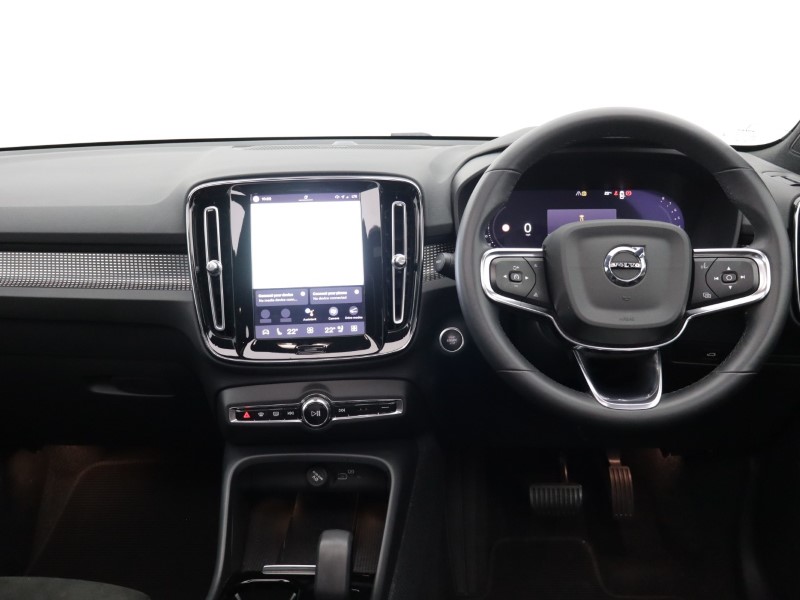 2023 (23) VOLVO XC40 2.0 B4P Ultimate Dark 5dr Auto 5561603