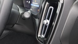 2023 (23) VOLVO XC40 2.0 B4P Ultimate Dark 5dr Auto 5561590