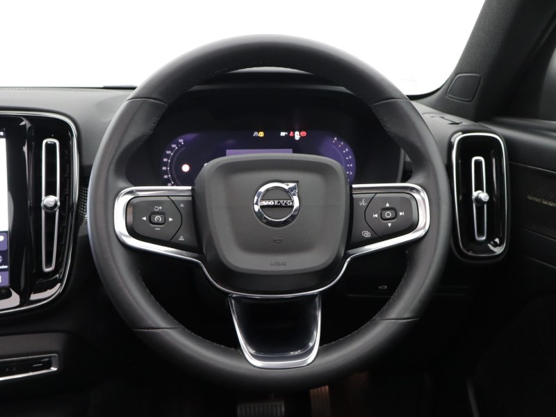 2023 (23) VOLVO XC40 2.0 B4P Ultimate Dark 5dr Auto 5561604