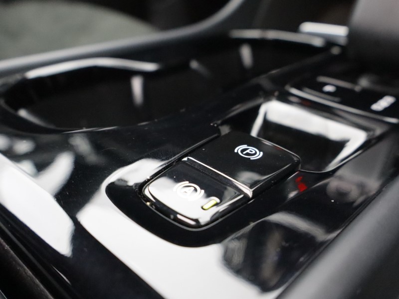 2023 (23) VOLVO XC40 2.0 B4P Ultimate Dark 5dr Auto 5561617
