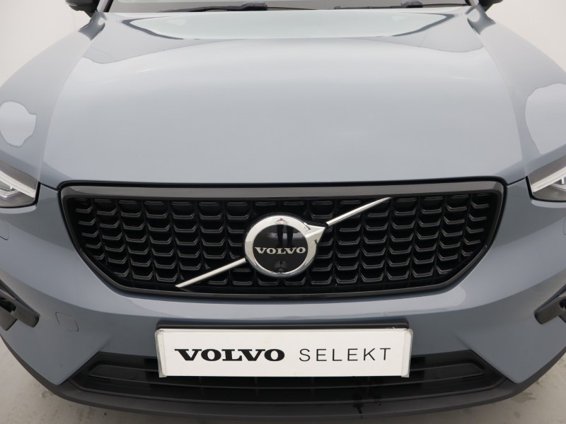 2023 (23) VOLVO XC40 2.0 B4P Ultimate Dark 5dr Auto 5561569