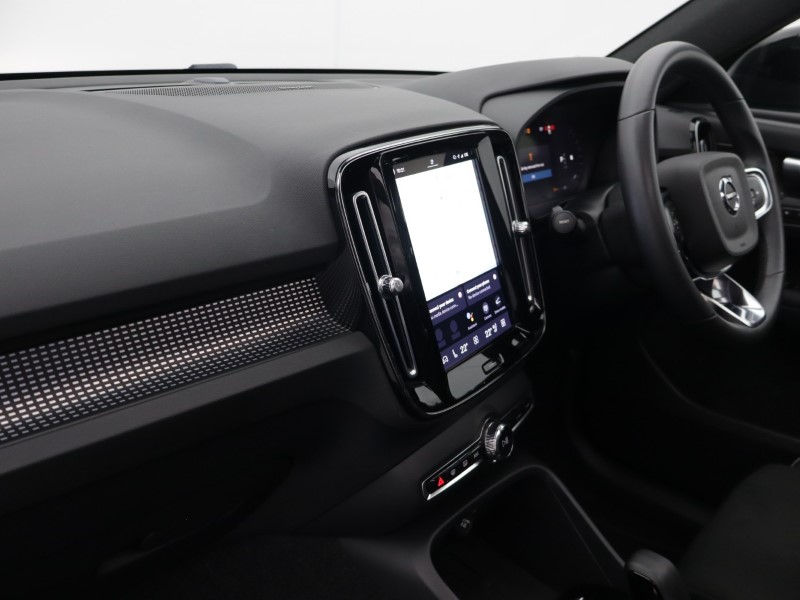 2023 (23) VOLVO XC40 2.0 B4P Ultimate Dark 5dr Auto 5561597