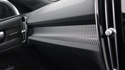 2023 (23) VOLVO XC40 2.0 B4P Ultimate Dark 5dr Auto 5561618