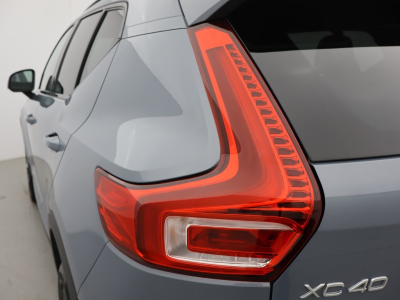 2023 (23) VOLVO XC40 2.0 B4P Ultimate Dark 5dr Auto 5561572