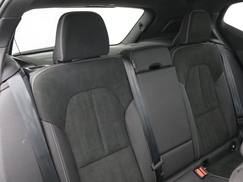 2023 (23) VOLVO XC40 2.0 B4P Ultimate Dark 5dr Auto 5561601