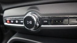 2023 (23) VOLVO XC40 2.0 B4P Ultimate Dark 5dr Auto 5561615
