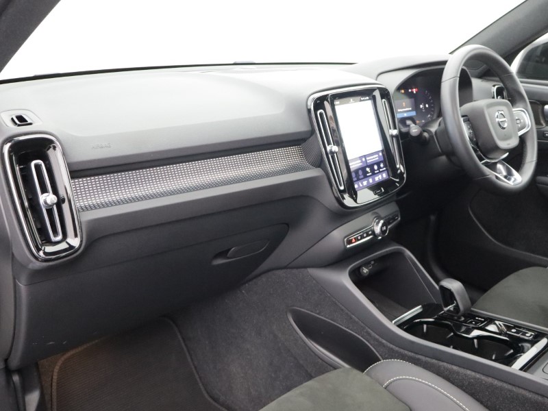 2023 (23) VOLVO XC40 2.0 B4P Ultimate Dark 5dr Auto 5561596